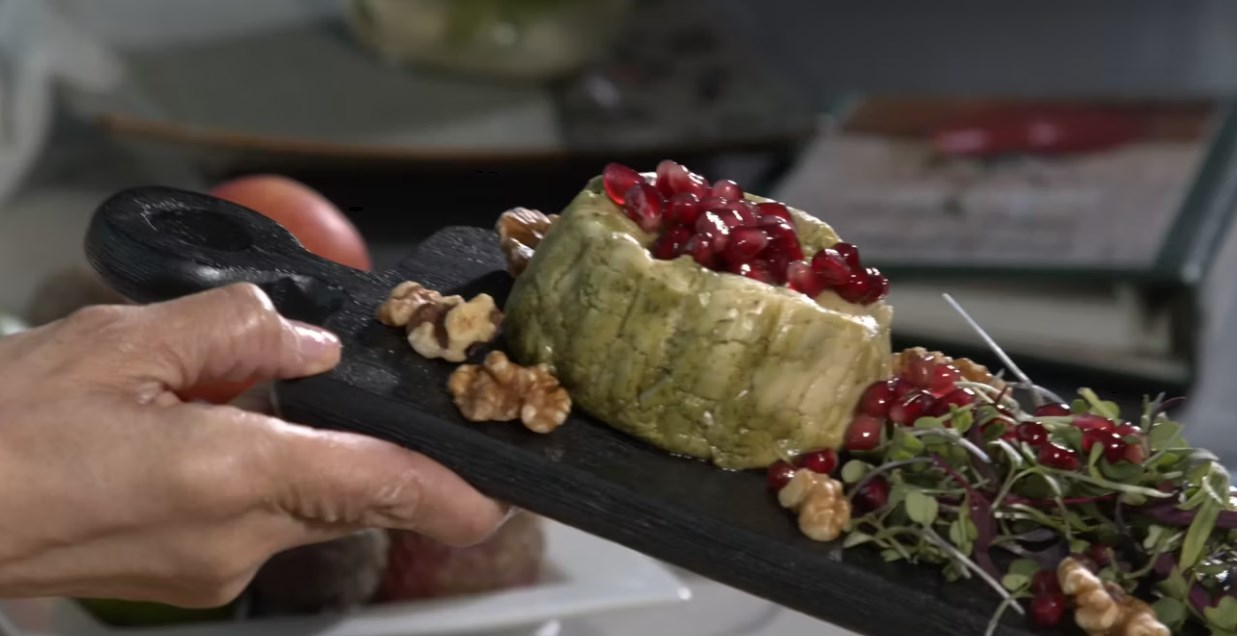 How to Make a highly Nutritious and Delicious Living Cheese Board